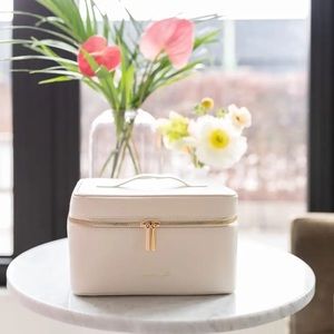 Samara X Jillian Harris Makeup case